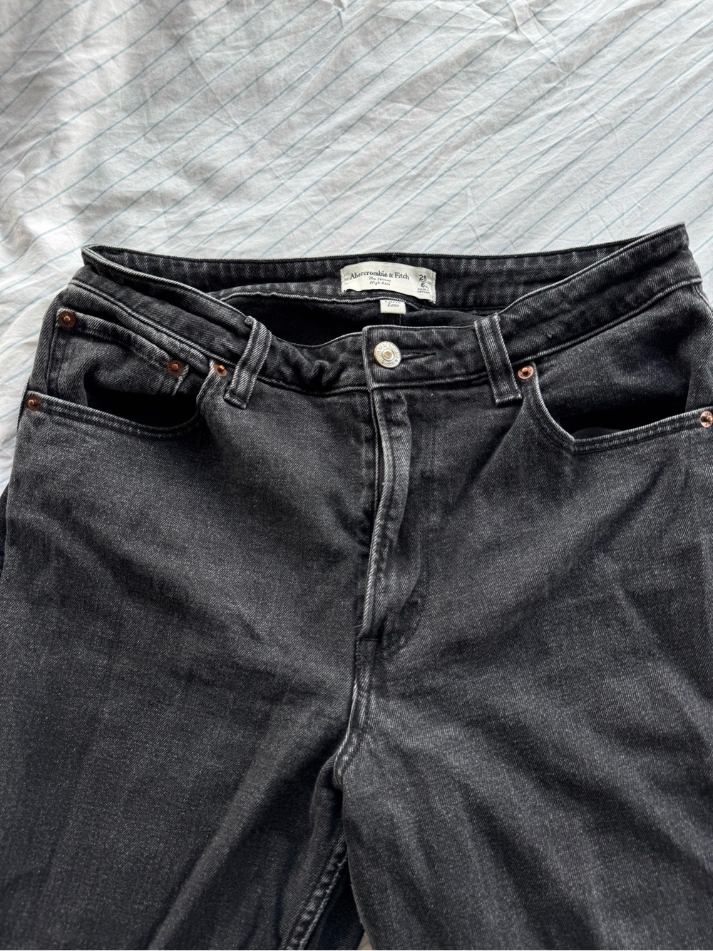 Abercrombie & Fitch Curve Love, The Skinny High-Rise. Size: 28 (Extra-Long) - Picture 4 of 5